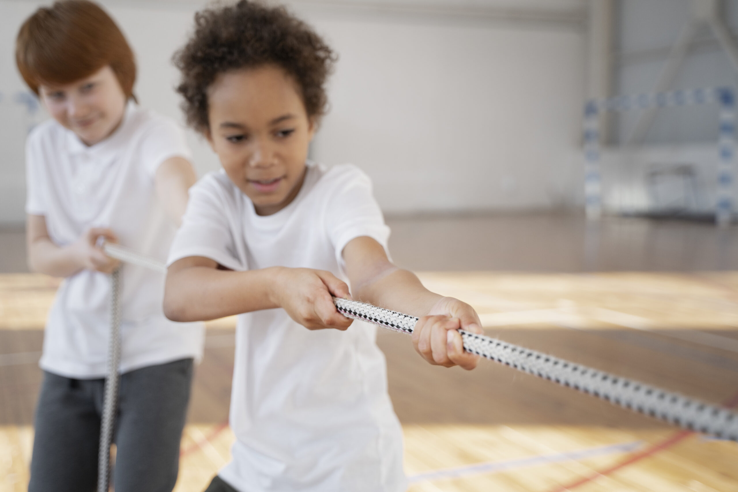 medium-shot-kids-pulling-rope-gym